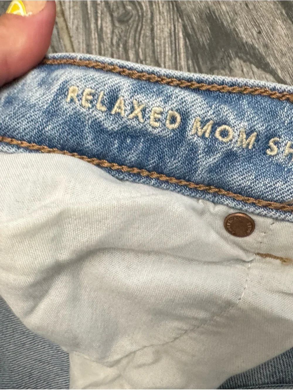 American Eagle comfort stretch waistband Relaxed Mom Short - size 18